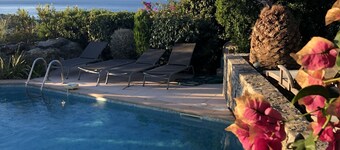 Luxurious villa by the Gulf of Saint-Tropez, 180° ocean view