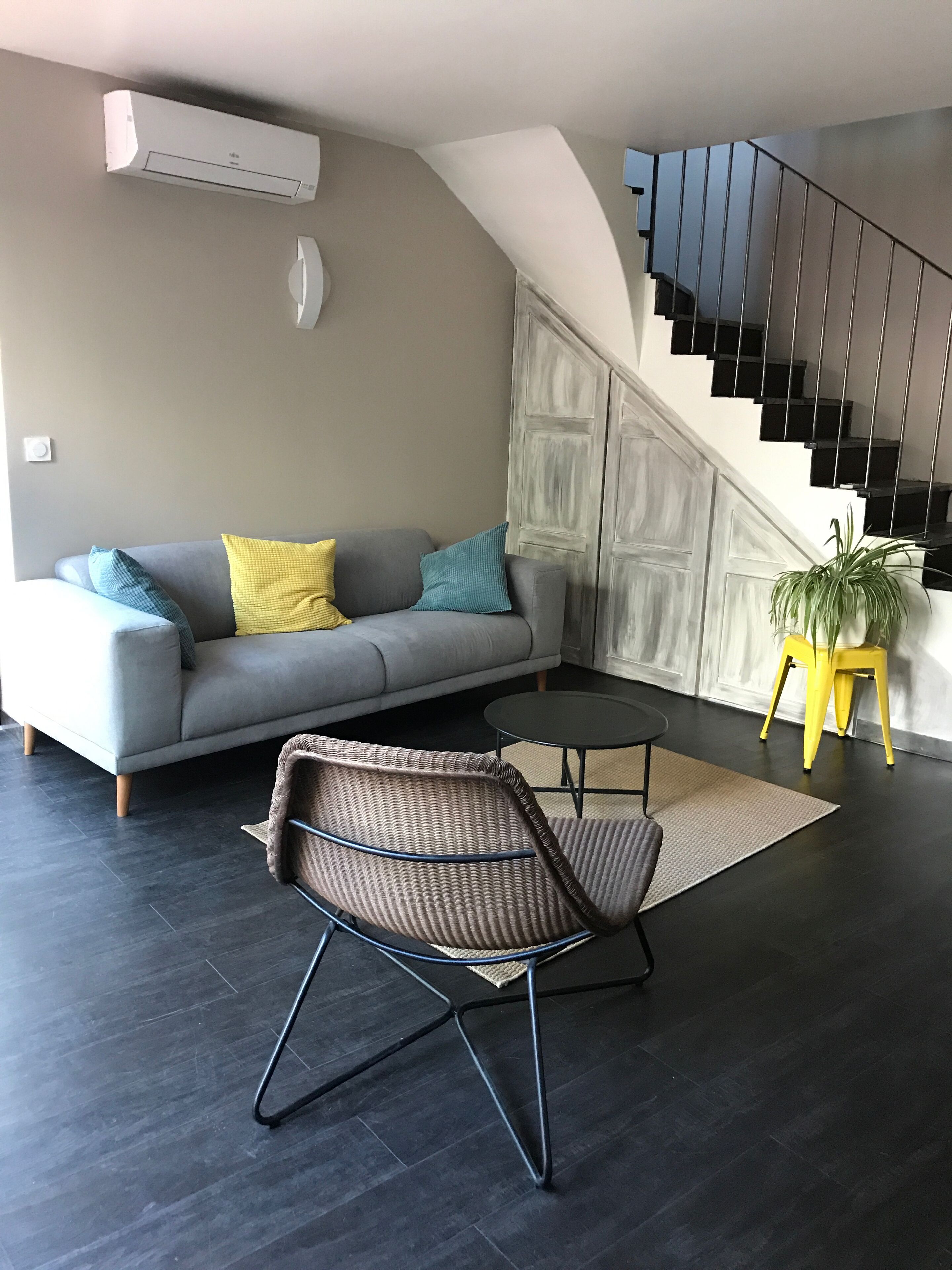 Independent village house rental with courtyard, terrace and pool.