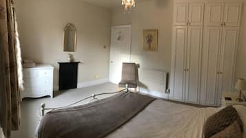 1 dormitorio, tabla de planchar con plancha, wifi gratis y ropa de cama