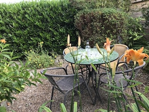 Outdoor dining - Bakewell One Bedroom Cottage In A Peaceful Location With Parking Space. (Bakewell)