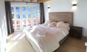 5 bedrooms, WiFi, bed sheets
