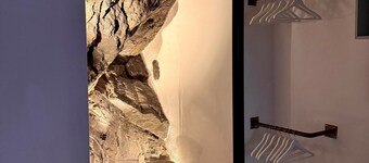 UNIQUE, THE ROCK HOUSE