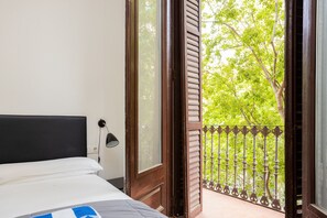 3 slaapkamers, een strijkplank/strijkijzer, gratis wifi, beddengoed