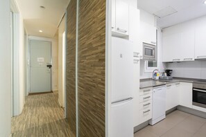 Réfrigérateur, micro-ondes, four, lave-vaisselle