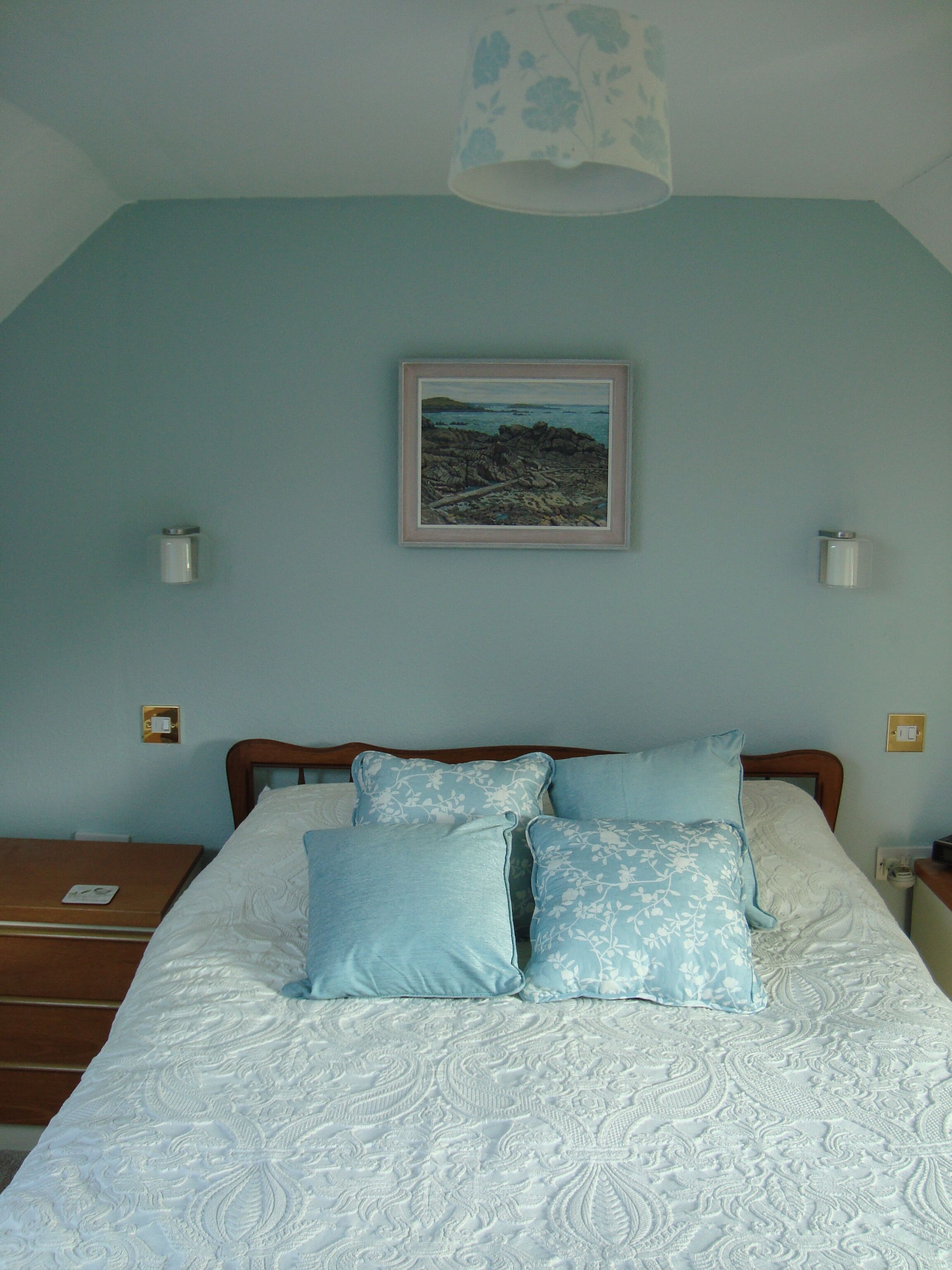 4 slaapkamers, een strijkplank/strijkijzer, gratis wifi, beddengoed