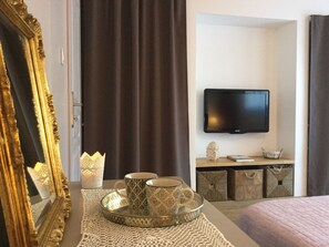 2 bedrooms, iron/ironing board, free WiFi, bed sheets - GITE "NEAR JASMIN" with POOL and GARDEN near Vaison La Romaine (Rasteau)