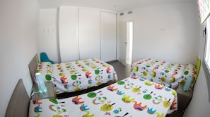 4 bedrooms, iron/ironing board, WiFi, bed sheets