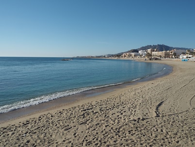 Beautiful designer villa for families about 250 meters from the beach 