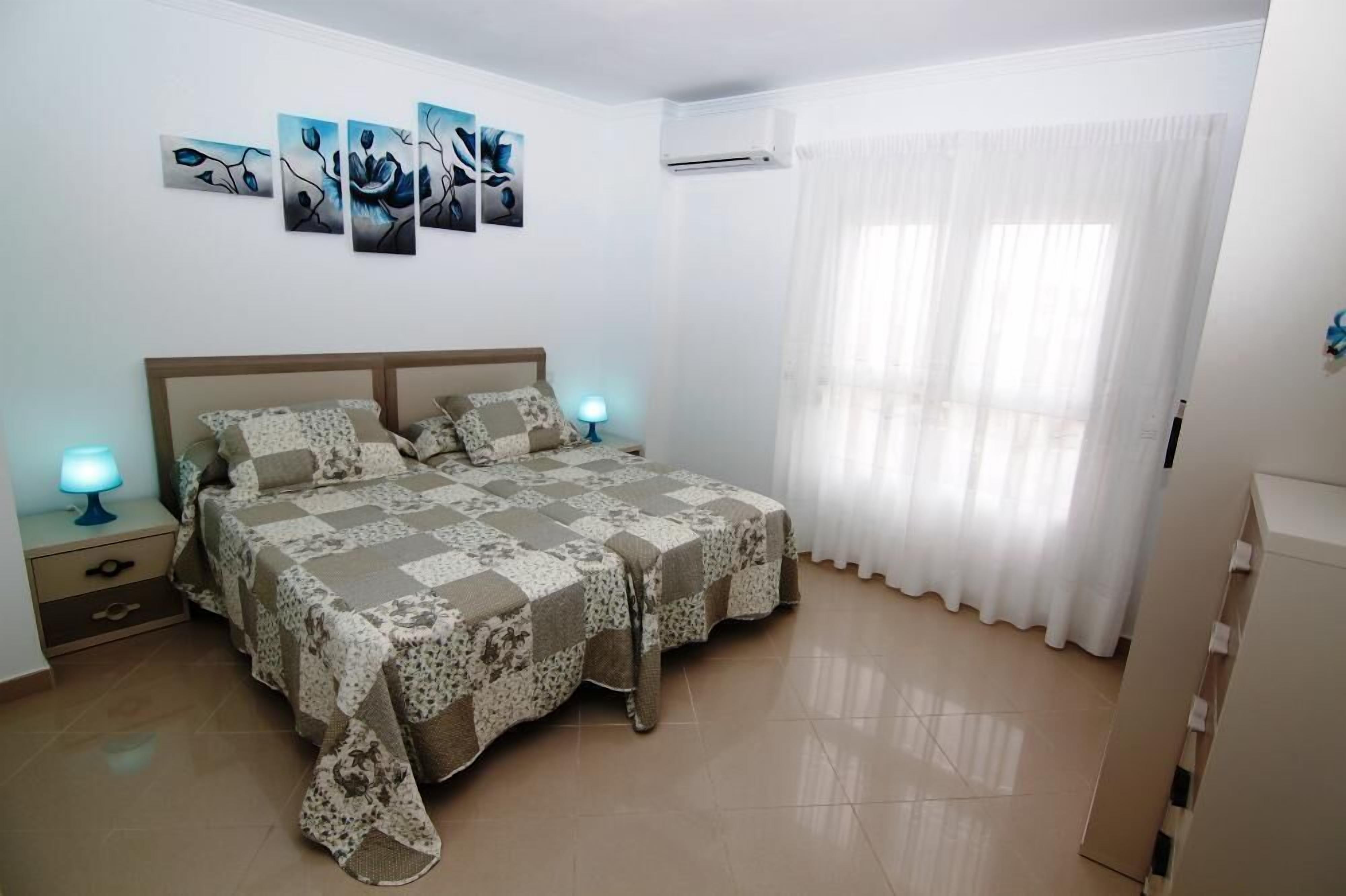 2 soverom, strykejern/-brett, wi-fi (inkludert) og sengetøy