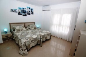 2 chambres, fer et planche à repasser, Wi-Fi gratuit, draps fournis