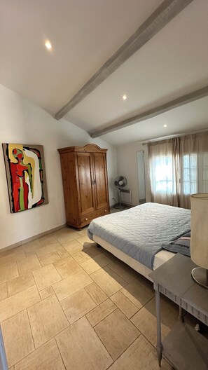 1 Schlafzimmer, BĂŒgeleisen/BĂŒgelbrett, Reisekinderbett, kostenloses WLAN