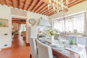 Dining - A secret sweet idyllic retreat for 2 couples with private pool & air conditionin (Pieve di Compito)