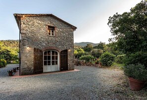 Exterior - A secret sweet idyllic retreat for 2 couples with private pool & air conditionin (Pieve di Compito)