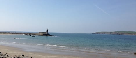 Una spiaggia nelle vicinanze