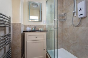 Combined shower/bathtub, hair dryer, towels, soap