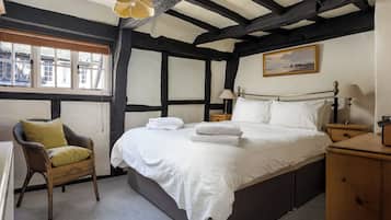 3 slaapkamers, een strijkplank/strijkijzer, wifi, beddengoed