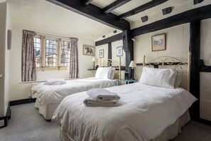 3 chambres, fer et planche à repasser, Wi-Fi, draps fournis