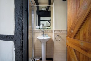 Combined shower/tub, hair dryer, towels, soap