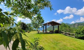 Property grounds - Restored farmhouse with private pool,  unbeatable stupendous views and WIFI! (Castelnuovo di Garfagnana)