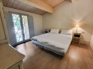 4 bedrooms, WiFi, bed sheets