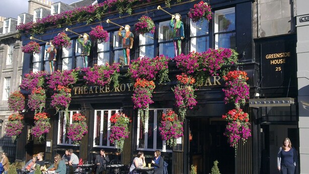 A building with a sign reading "THEATRE ROYAL" and "GREENSIDE HOUSE 25". - Stylish Apartment in Edinburgh City Centre, Sleeps 4. License no. EH-68704-F (Edinburgh)