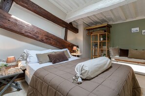 2 bedrooms, iron/ironing board