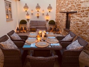 Outdoor dining - Stunning Interior Designed 3 bedroom cottage in the heart of Chipping Campden (Chipping Campden)