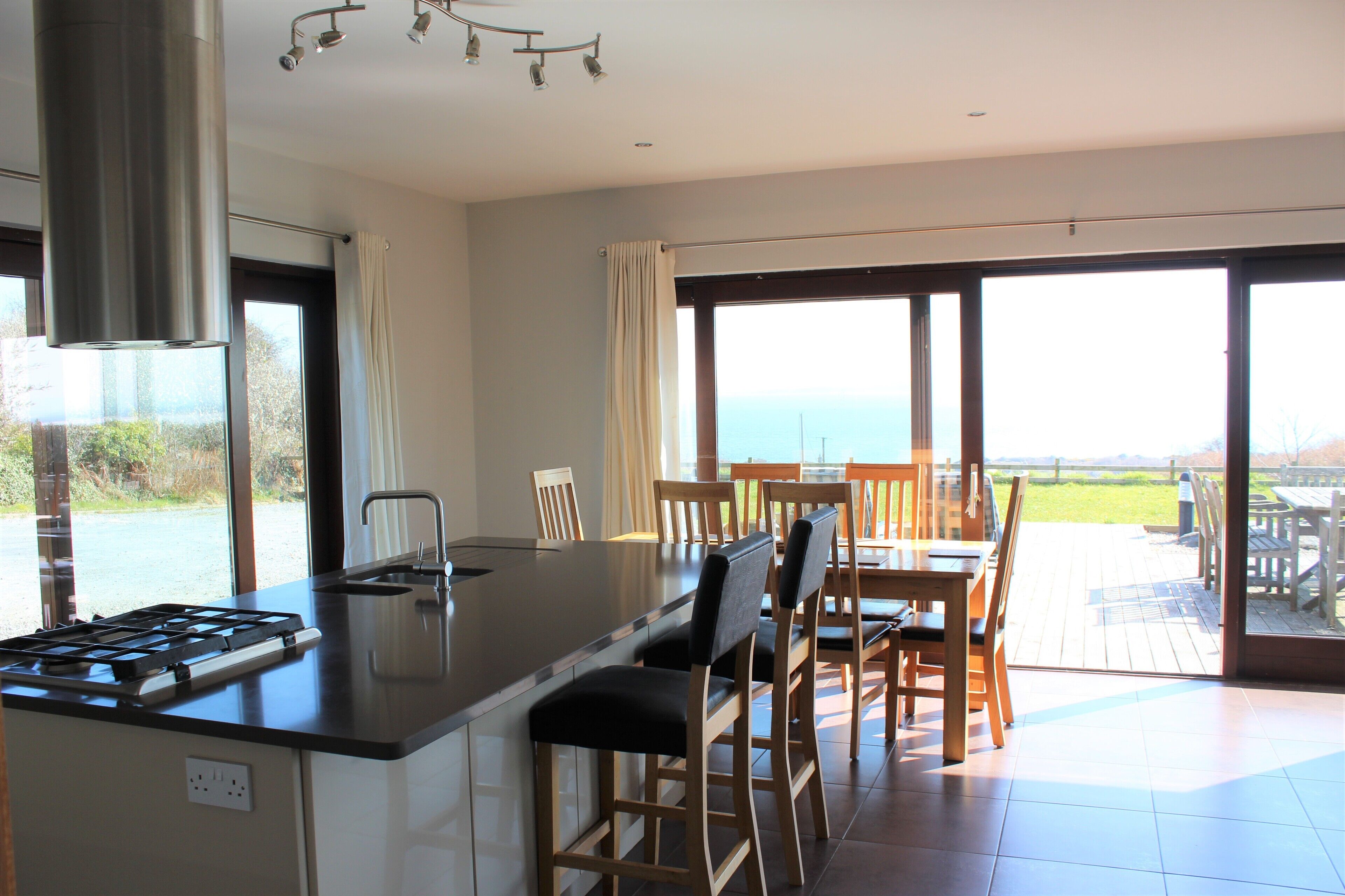 Contemporary, luxury house, panoramic sea views, on Wild Atlantic Way. Free WIFI