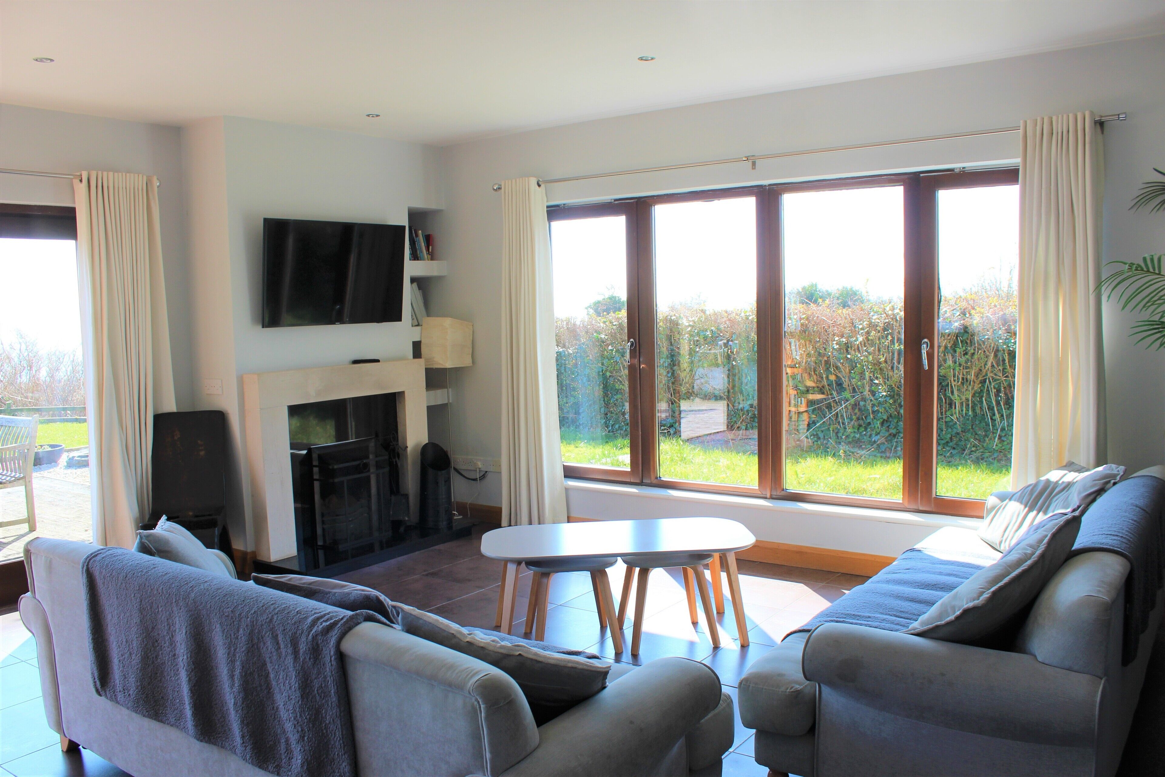 Contemporary, luxury house, panoramic sea views, on Wild Atlantic Way. Free WIFI
