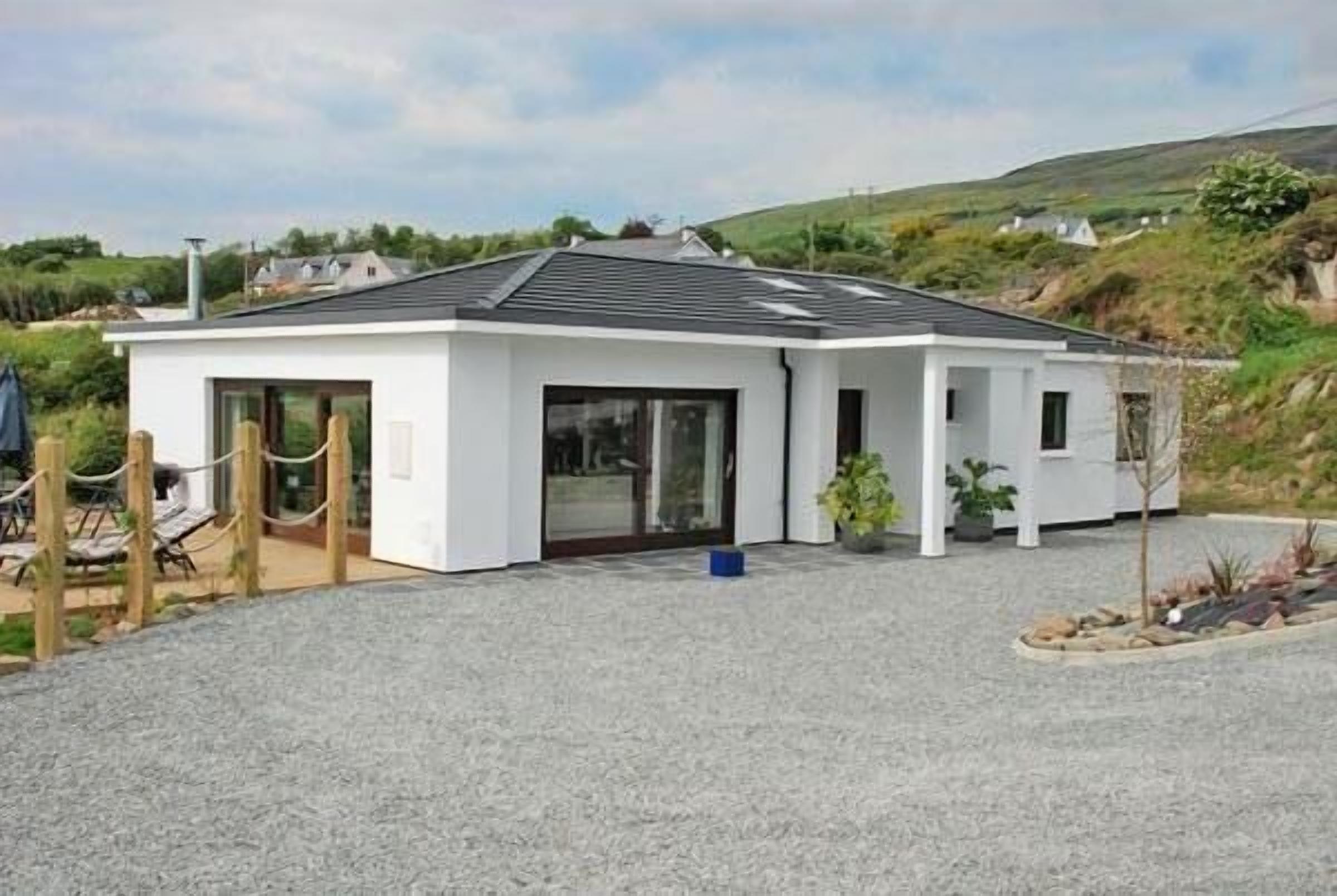 Contemporary, luxury house, panoramic sea views, on Wild Atlantic Way. Free WIFI