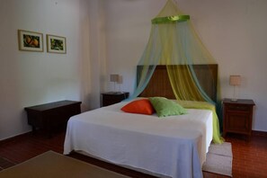 2 bedrooms, iron/ironing board, travel cot, WiFi