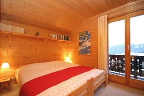 4 habitaciones, caja de seguridad en la habitación y escritorio 