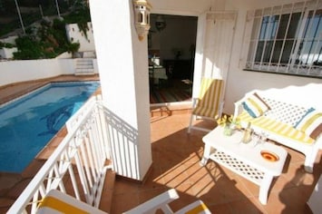 Terrasse avec piscine privée
