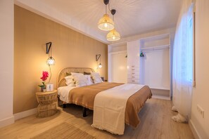 3 makuuhuonetta, työpöytä, silitysrauta/-lauta, ilmainen Wi-Fi