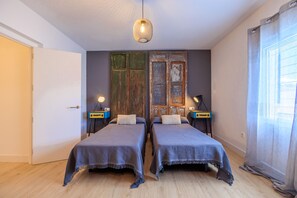 3 camere, una scrivania, ferro/asse da stiro, Wi-Fi gratuito