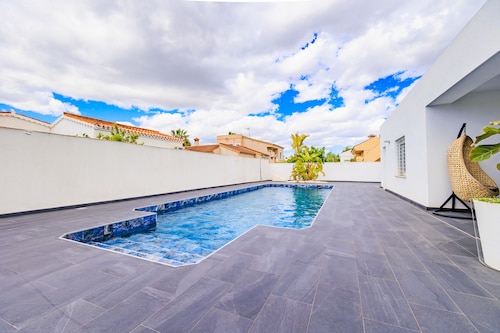 COZY ET SUNNY individuelle avec piscine privée. 