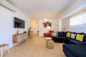 Smart TV, video games, DVD player, ping pong - COZY AND SUNNY DETACHED WITH PRIVATE POOL. (TORREVIEJA)