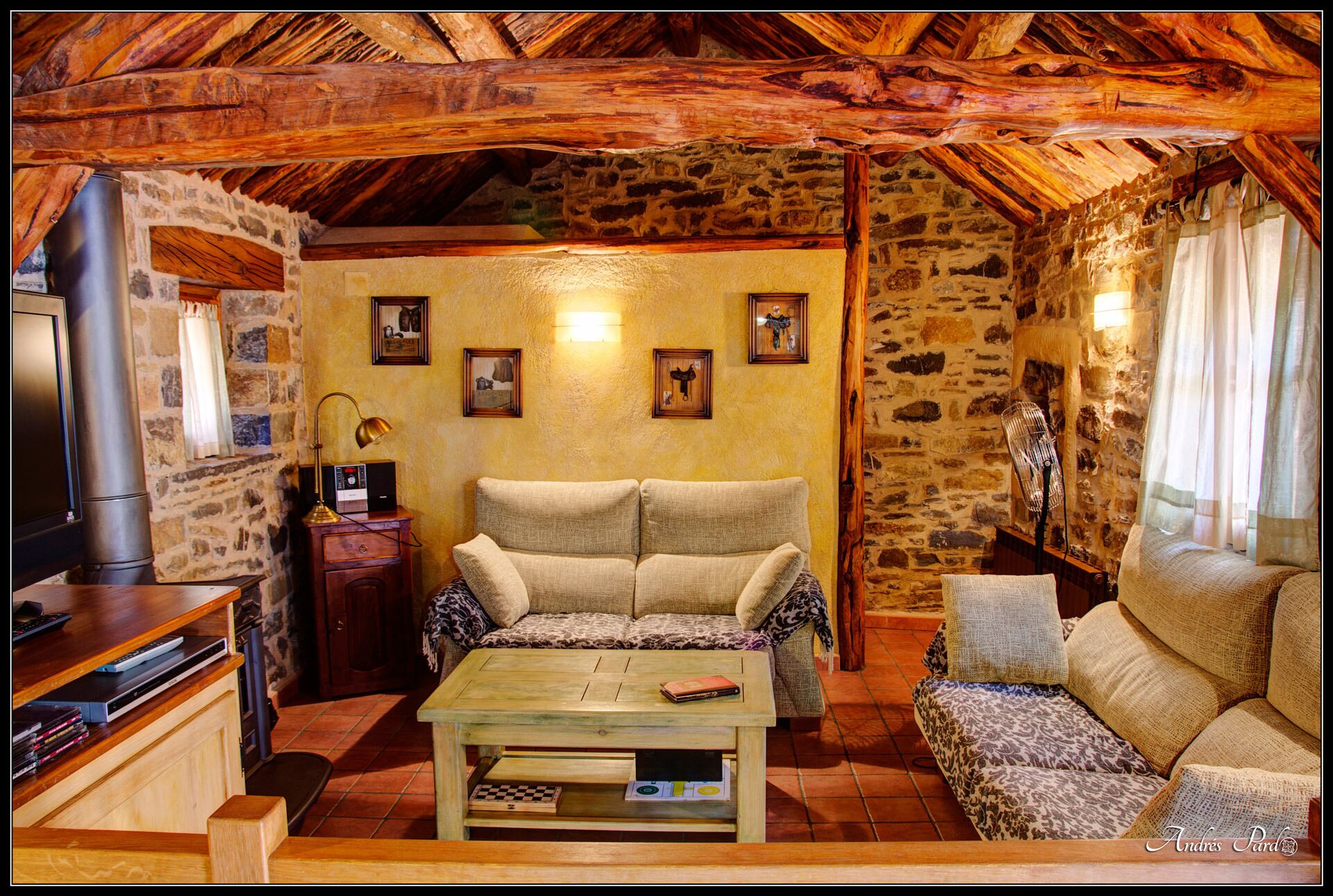 MERY overboard. Pyrenees. In Charo, 15 minutes from Ainsa. Pets.