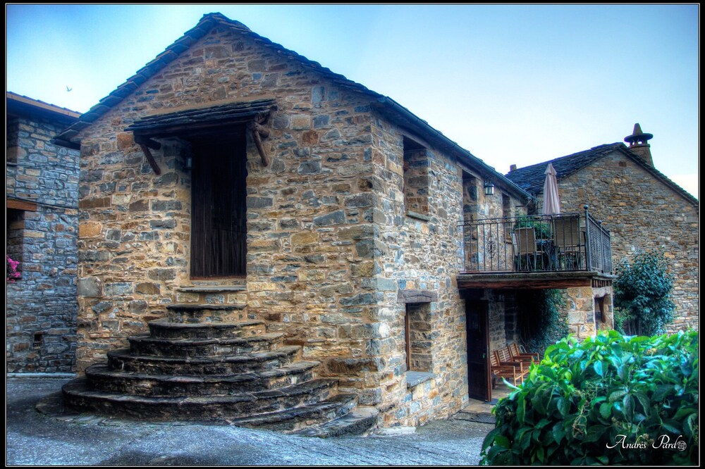 MERY overboard. Pyrenees. In Charo, 15 minutes from Ainsa. Pets.