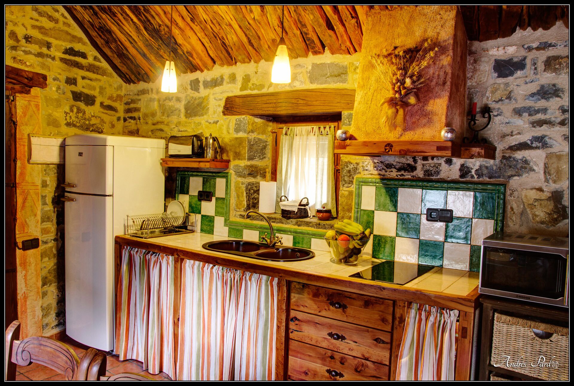 MERY overboard. Pyrenees. In Charo, 15 minutes from Ainsa. Pets.