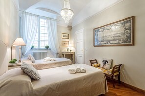 2 bedrooms, iron/ironing board, free WiFi, bed sheets - Opera Music in a Spacious Central Apartment Overlooking the Cathedral (Lucca)