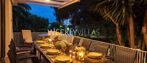 Outdoor dining