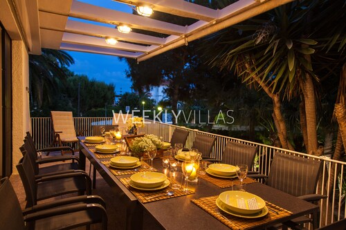Villa Sitges Tupinetti. 100m /beach. Renovated. Cozy Garden by Weekly Villas