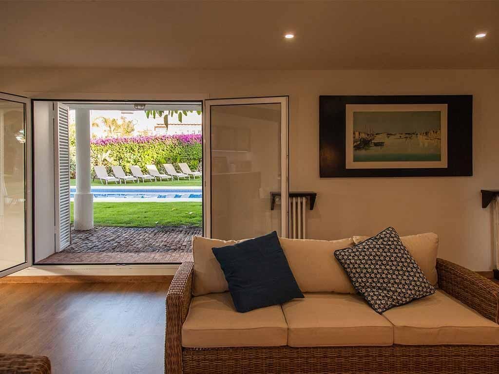 Villa Sitges Tupinetti. 100m /beach. Renovated. Cozy Garden by Weekly Villas