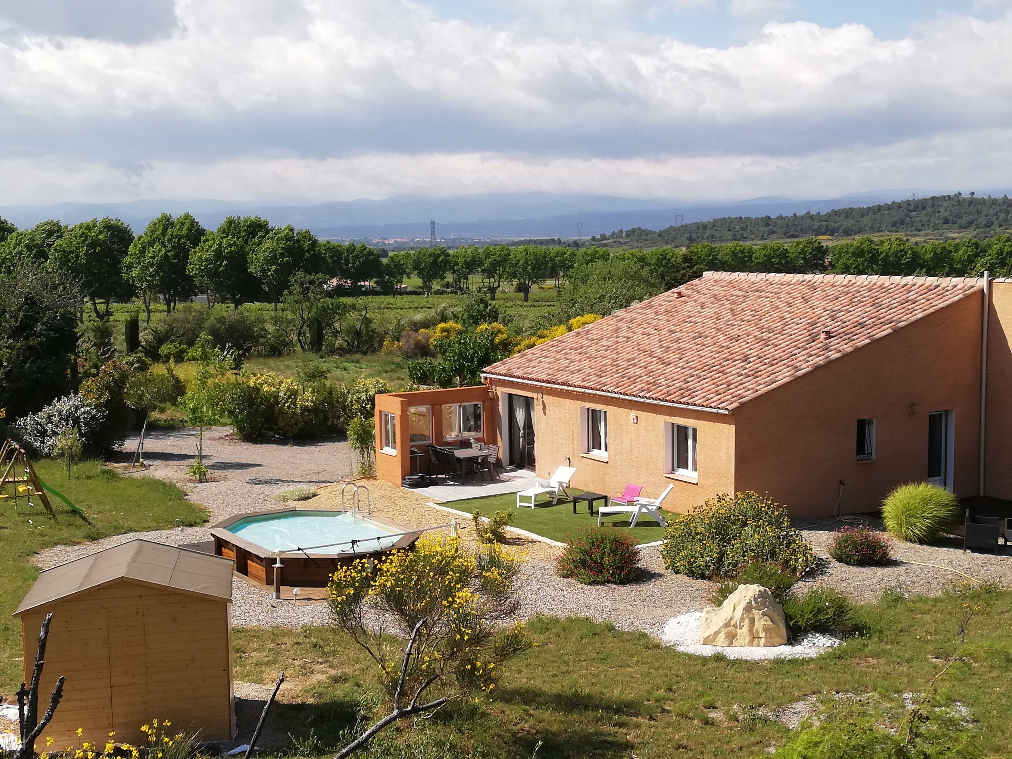 Gite 6 prs with terrace, garden and swimming pool.