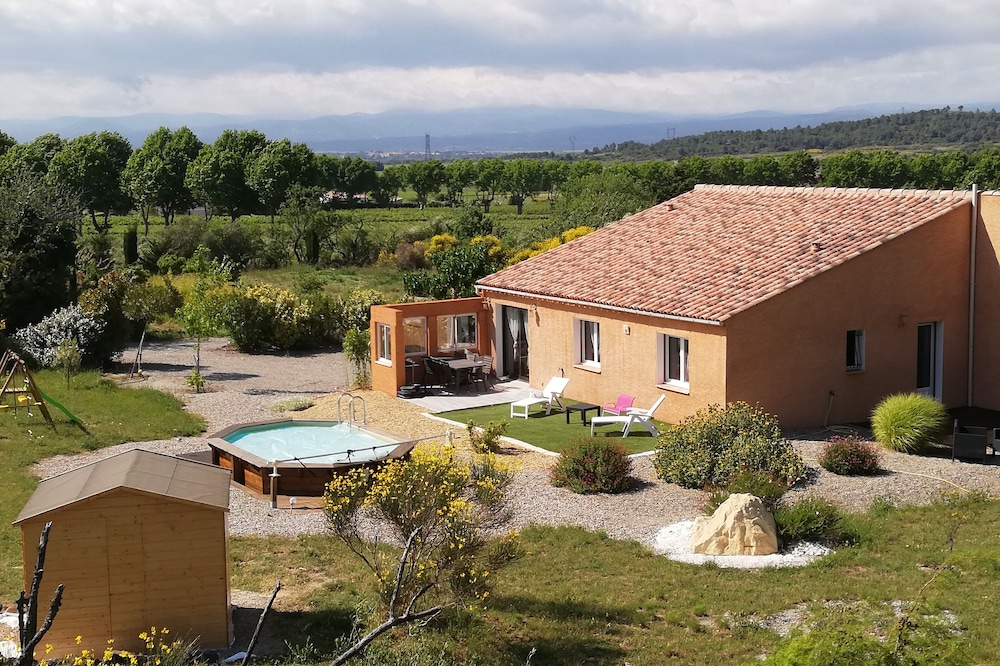 Gite 6 prs with terrace, garden and swimming pool.
