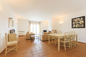 Dining - Luxury 3 Bedroom in Prestigious Praia Del Rey Golf and Beach Resort! (Obidos)