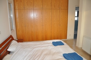4 bedrooms, in-room safe, free WiFi, bed sheets