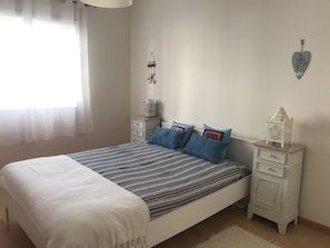 3 bedrooms, iron/ironing board, free WiFi, bed sheets - Apartment in condominium with pool - sea view (Ericeira)
