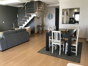 Dining - Apartment in condominium with pool - sea view (Ericeira)